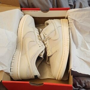 NIB UNISEX Nike Dunk Low Retro PRM M6/W8